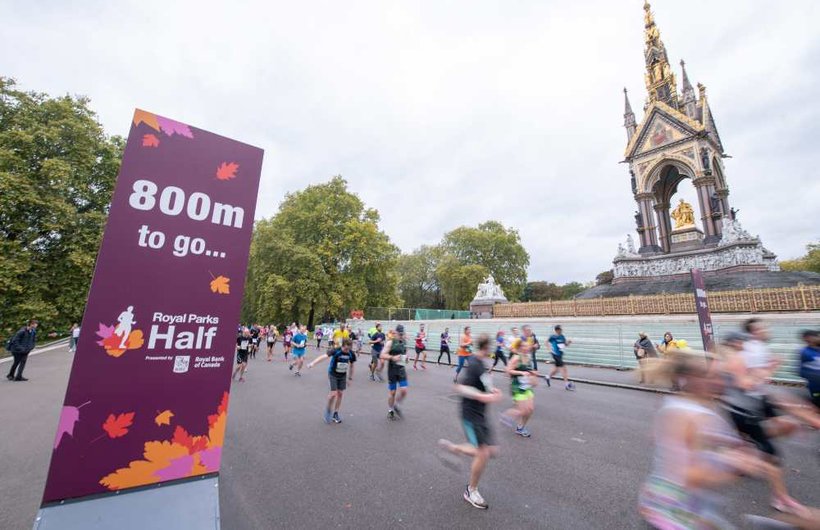 Runners go past a sign that says 800metres to go