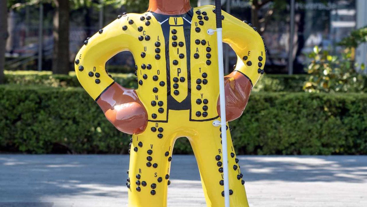 Brail Morph in front of the old City Hall