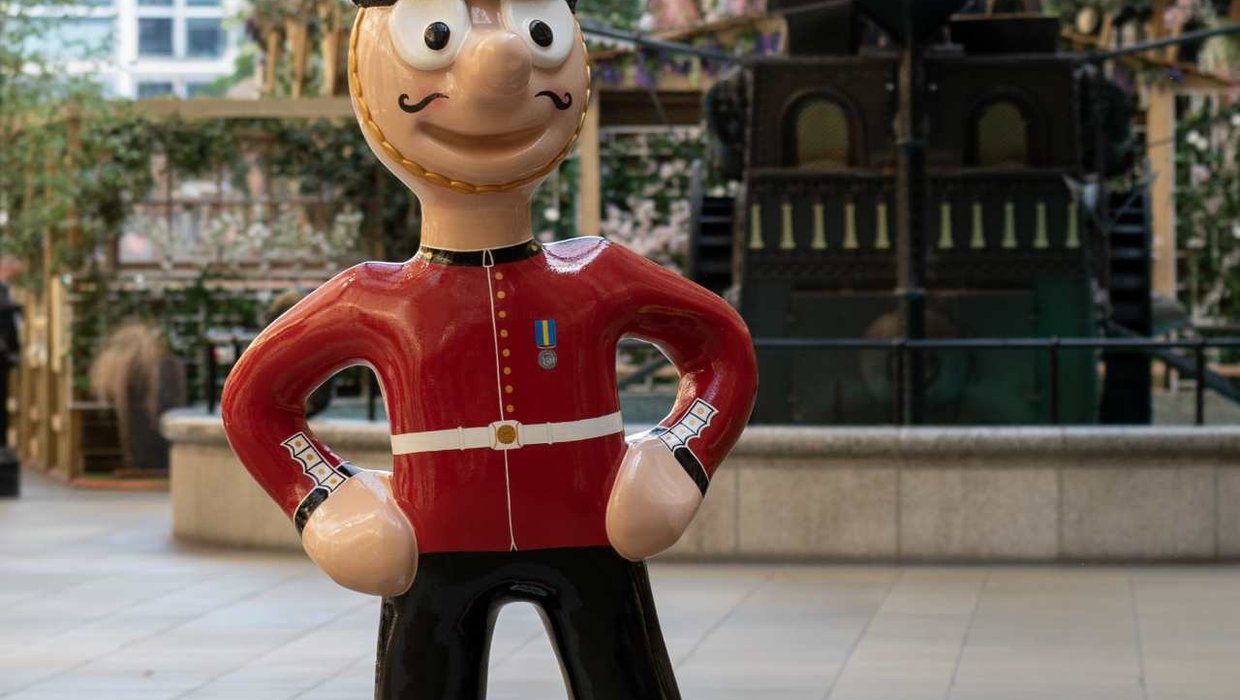 Morph dressed as a royal guard